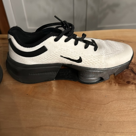 Nike HITT sneakers size 6.5 woman - Picture 6 of 7